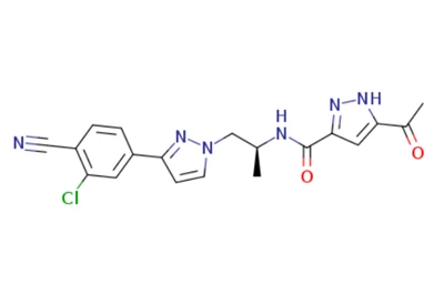5-acetil-N-{(2S) -1- [3- (3-klór-4-cyanofenil) -1H-pirazol-1-il] propan-2-il} -1H-pirazol-3-karboxamid